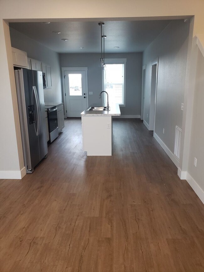 Building Photo - Ravishing 2 bed 2 1/2 bath home in Annafeld Subdivion
