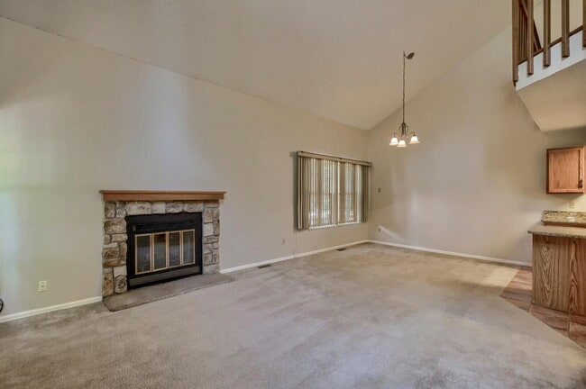 Building Photo - Comfortable 2BR + Loft Home — Close to For...