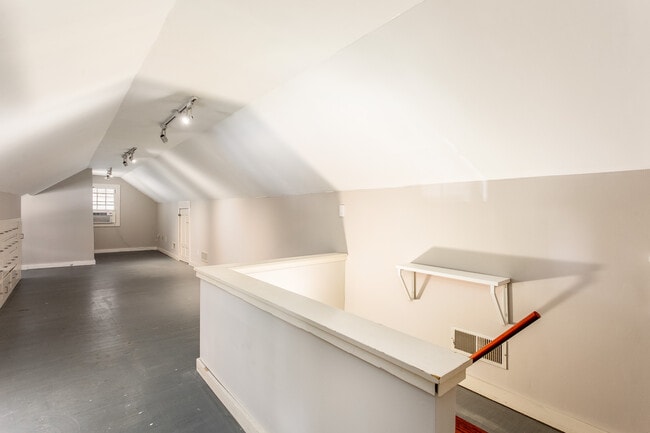 Third bedroom with vaulted ceilings. - 2674 Jefferson Terrace