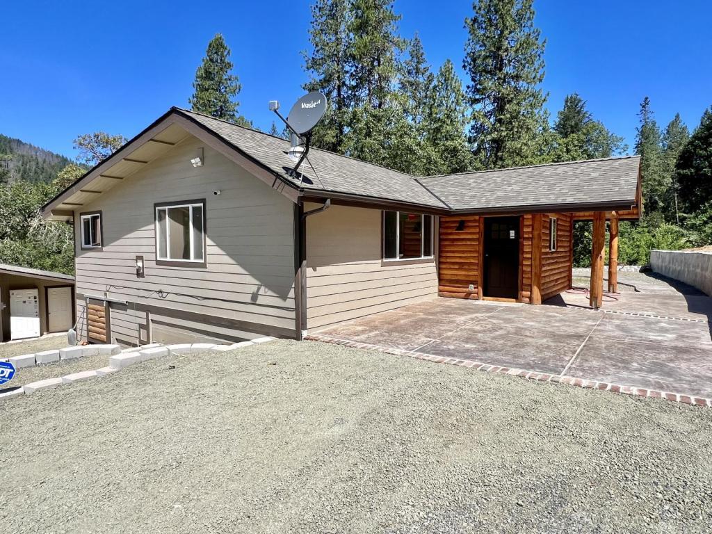 Primary Photo - 4323 Galice Rd
