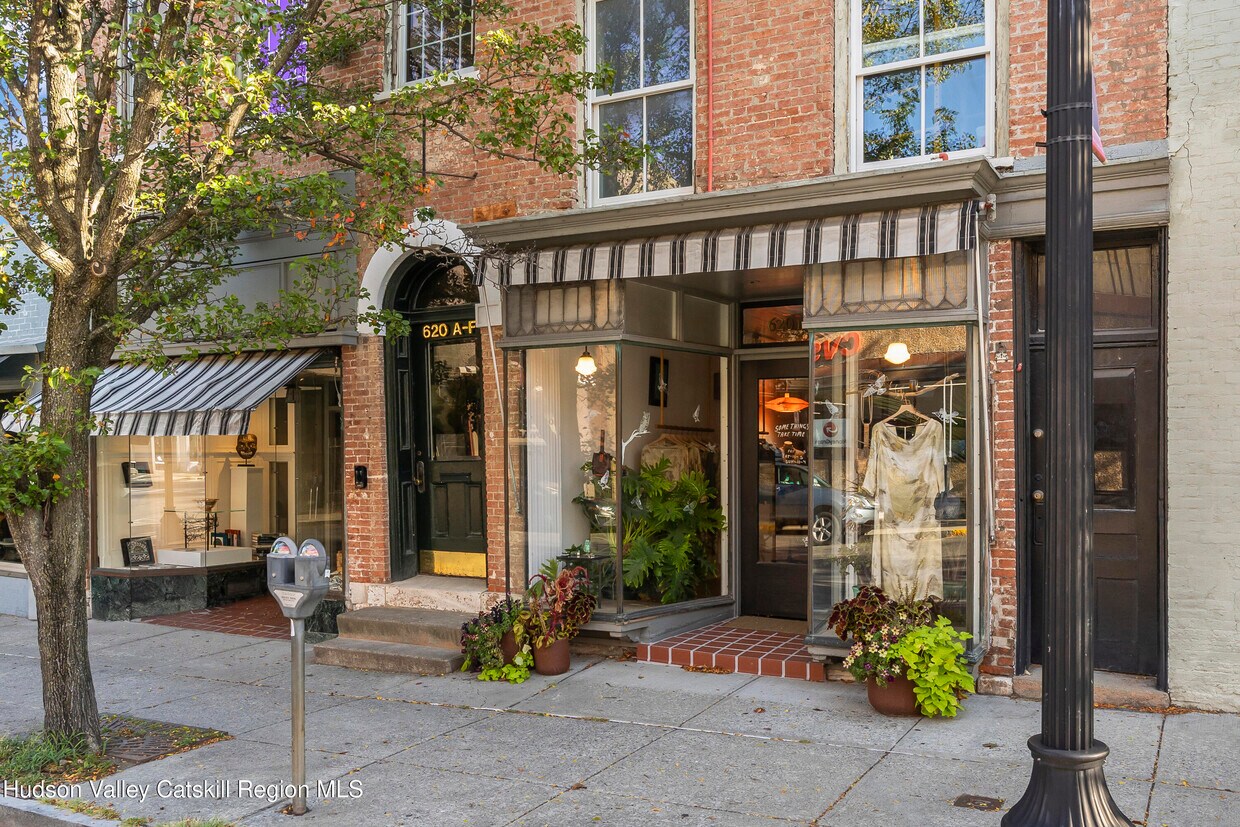 Foto principal - 620 Warren St