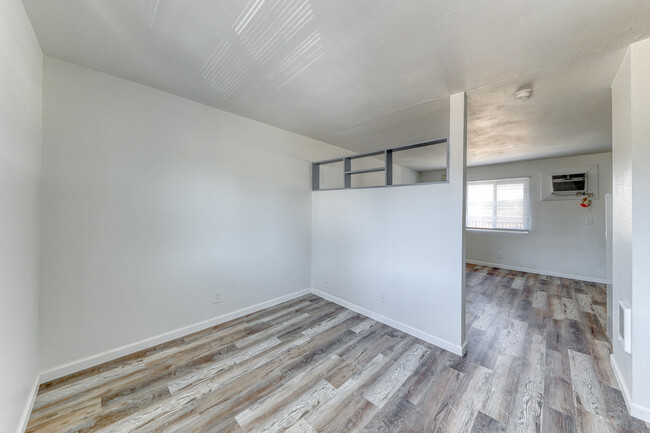Building Photo - 2437 Clifford Ave