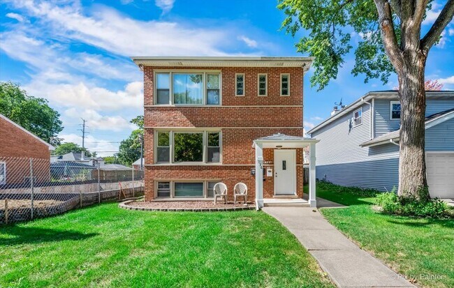 Building Photo - 136 Sawyer Ave
