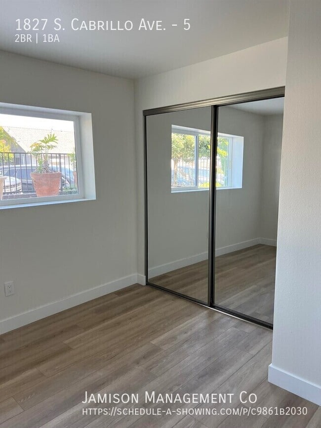 Building Photo - 1827 S Cabrillo Ave