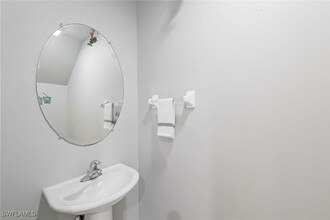 Building Photo - 836 Hampton Cir