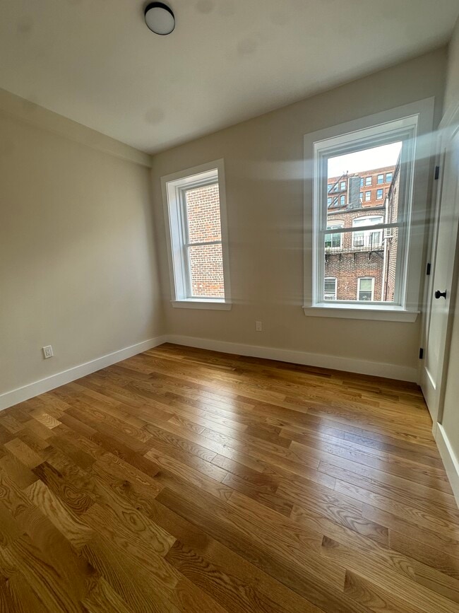 Building Photo - 70 N Margin St