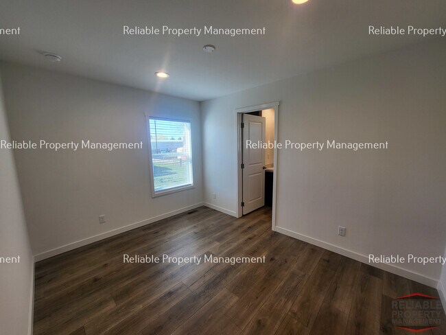 Foto del edificio - 850 Eden Dr