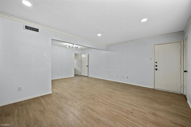 Building Photo - 2 br, 2 bath Condo - 5026 Matilda St Apt 117