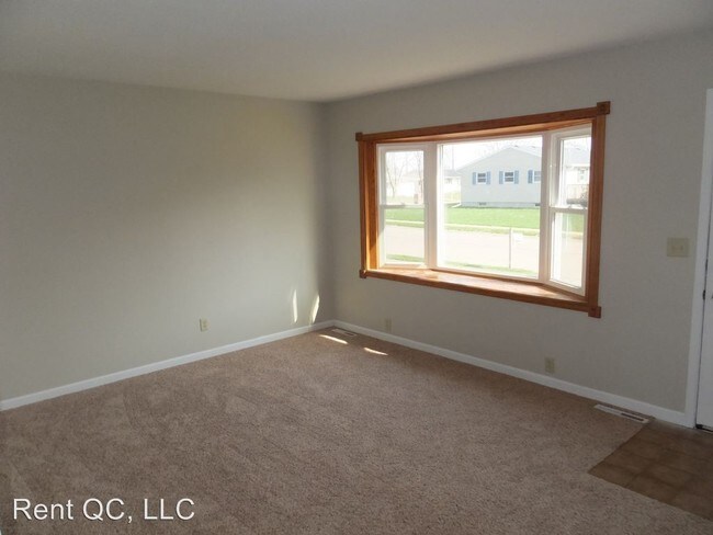 Building Photo - 316 W 61st Pl