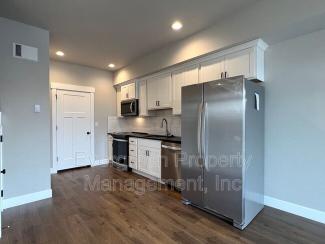 Foto del edificio - 1207 NE Henderson Dr