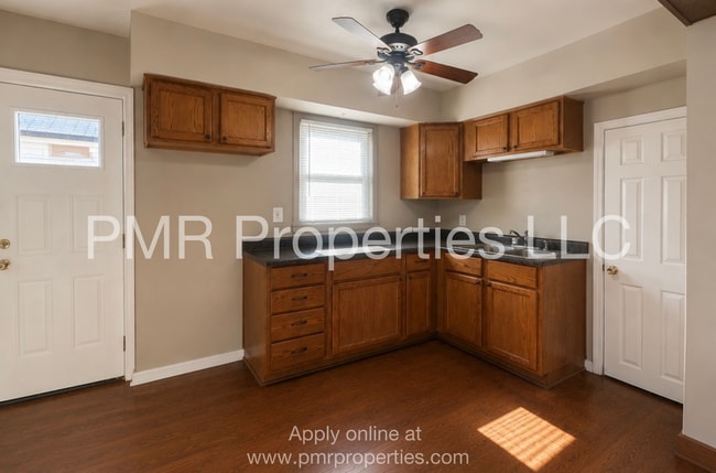 Building Photo - 3 Bedrooms/ 1 Bathroom House
