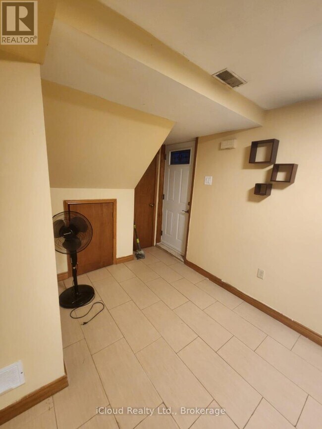 Building Photo - 2631 Roblo Rd