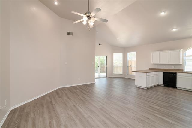 Building Photo - 9901 Amaryllis Ln