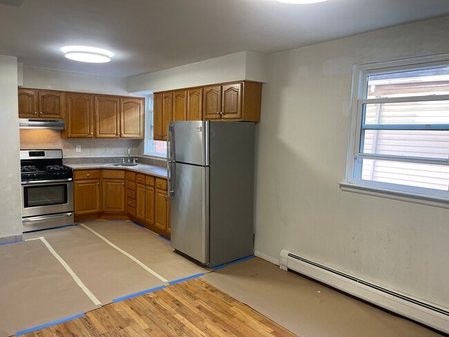 Building Photo - 14911 Roosevelt Ave