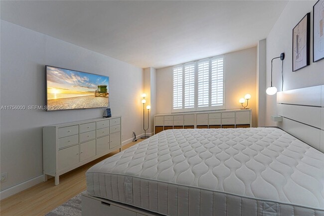 Building Photo - 3725 S Ocean Dr