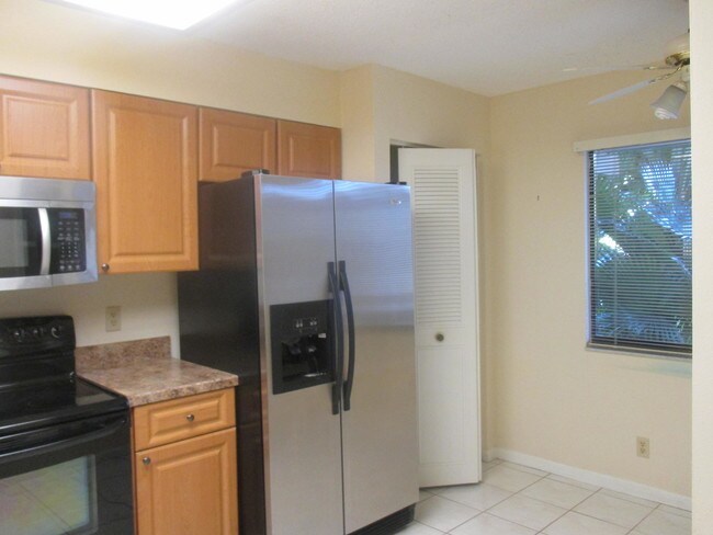 Building Photo - 14475  Strathmore Lane 105
