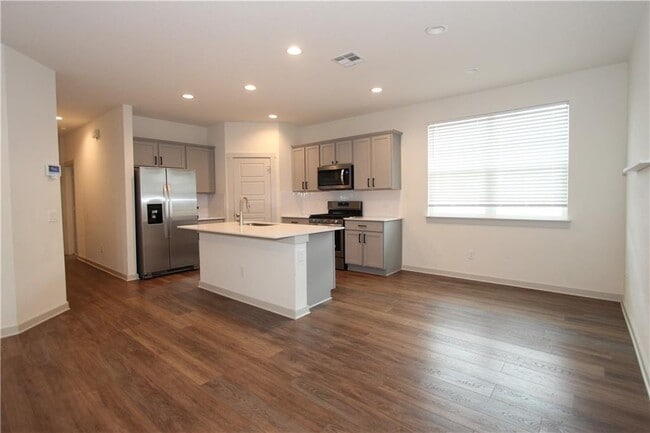 Building Photo - 136 Filifera Ct