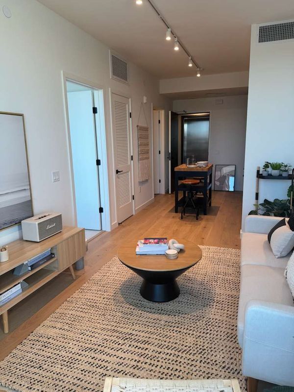 Building Photo - 395 6th St