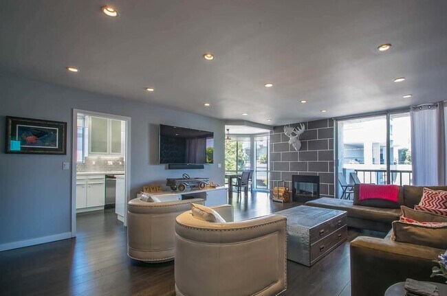 Living Room - 8530 Holloway Dr