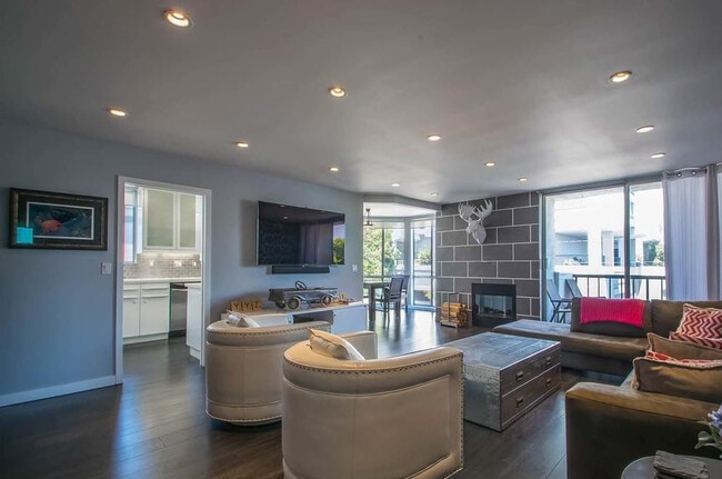 Living Room - 8530 Holloway Dr