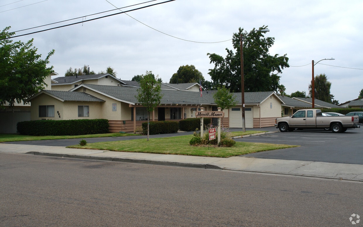 Primary Photo - Merritt Manor