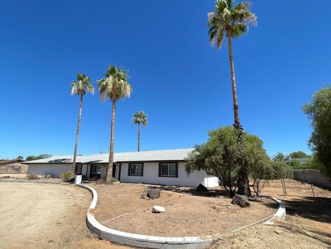 Building Photo - 1 Acre Lot!  Tons of Room