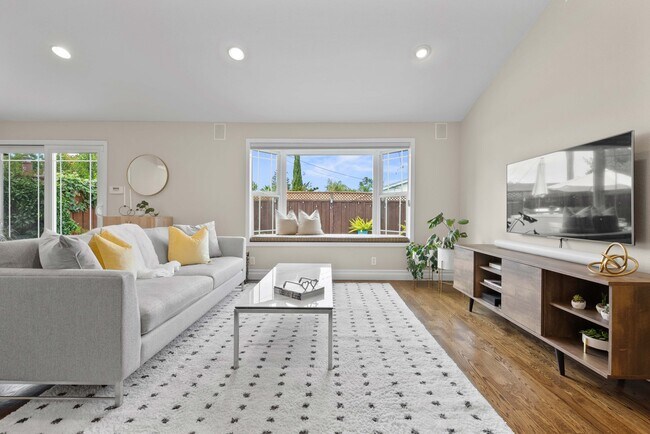 Foto del edificio - 841 W Latimer Ave