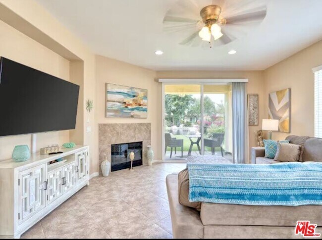Foto del edificio - 82104 Hopkins Dr