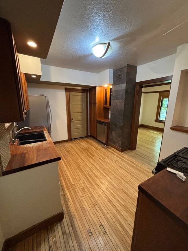 Building Photo - Single Family Home in Bryn Mawr/Harrison - Updated Kitchen + Dishwasher!