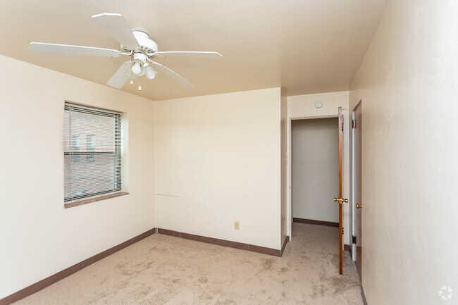 2BR, 1BA, - 1,000 SF - Brownsville Apartments