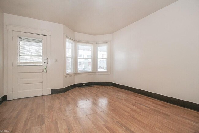 Foto del edificio - 1312 W 91st St
