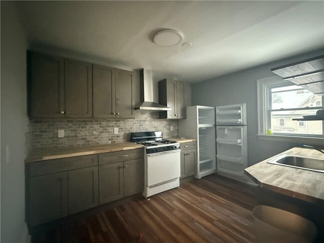 Foto del edificio - 1042 Monroe Ave