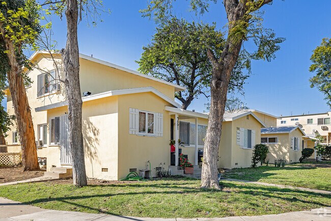 Foto del edificio - 7001 Hazeltine Ave