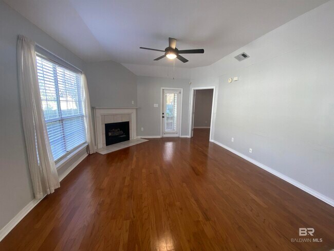Foto del edificio - 302 Belle Chase Ct