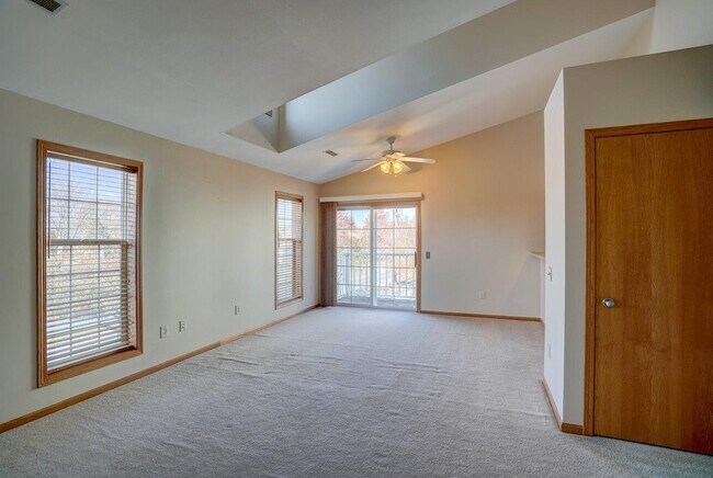 Foto del edificio - 3509 Maple Grove Dr