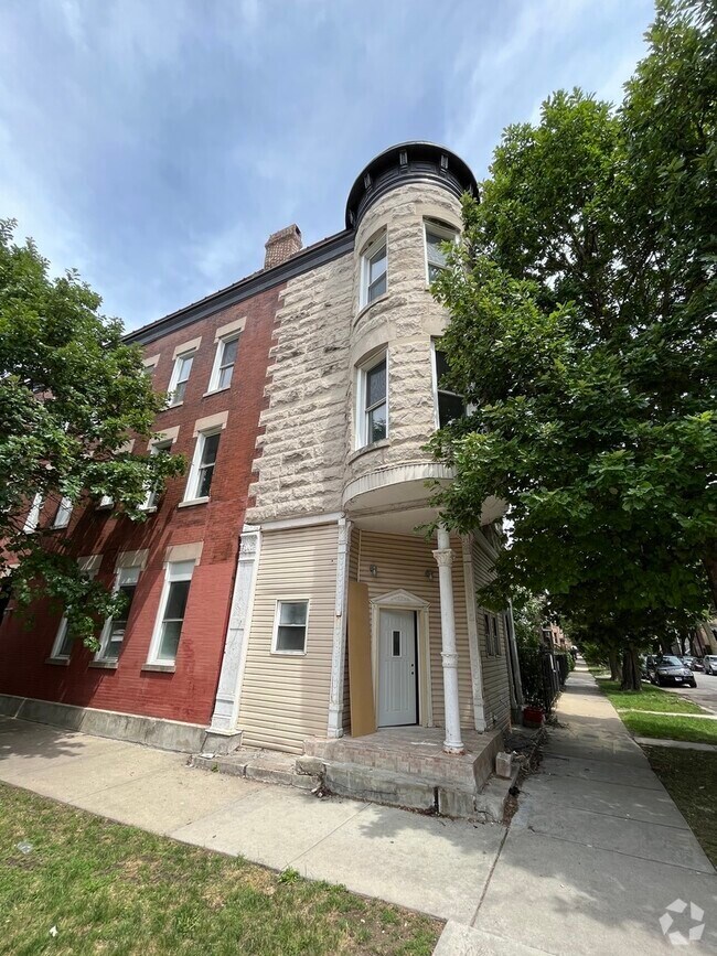 Building Photo - 2658 W Cortez St