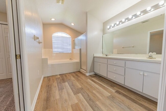 Building Photo - 245 Cloverdale Rd