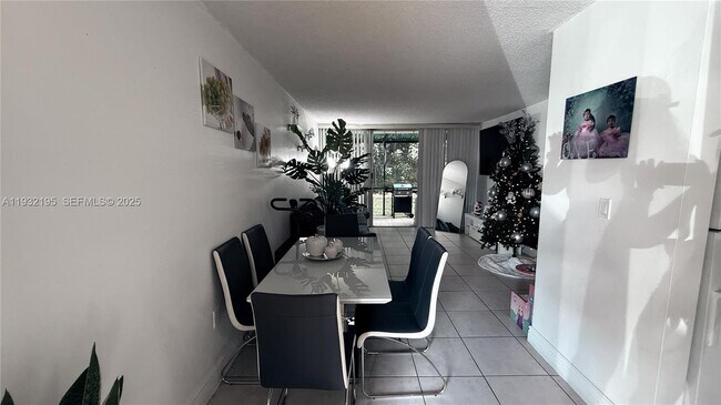 Foto del edificio - 8860 Fontainebleau Blvd