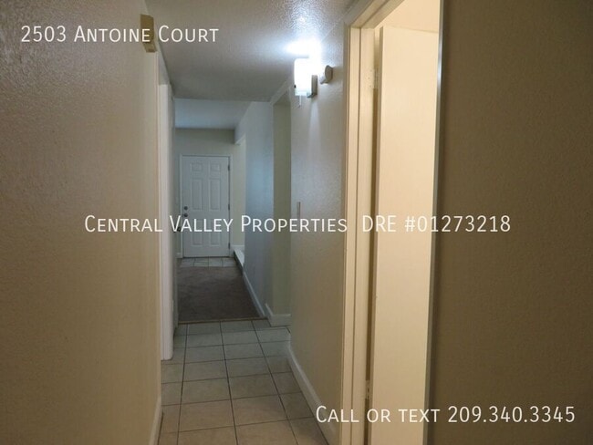 Building Photo - 2503 Antoine Ct