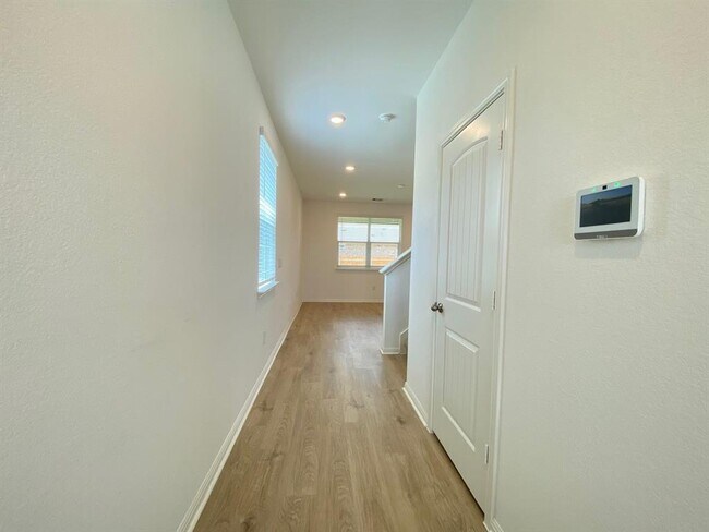 Building Photo - 225 Saide St