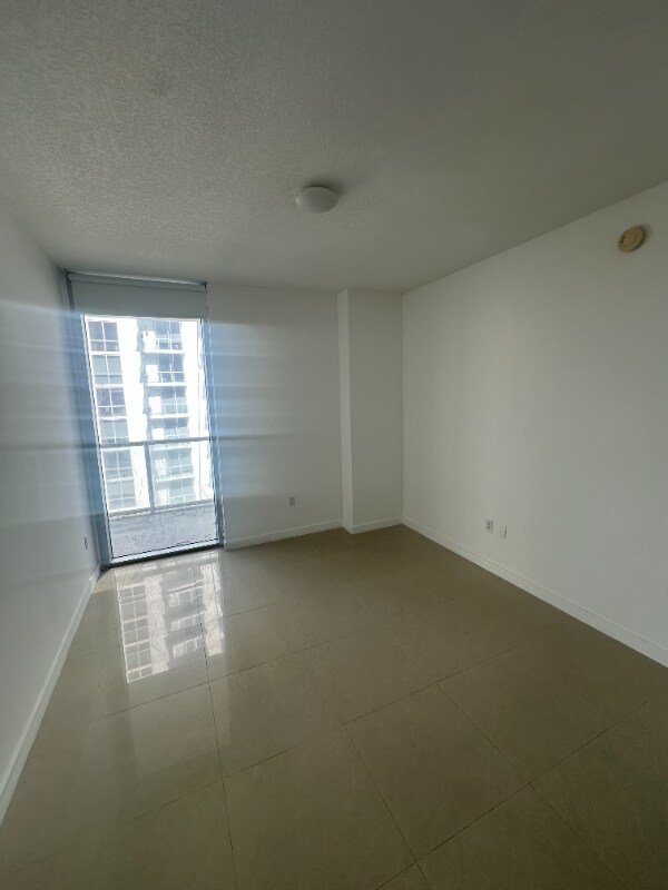 Primary Photo - 1050 Brickell Ave