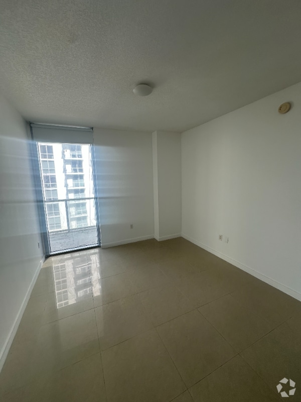 Building Photo - 1050 Brickell Ave