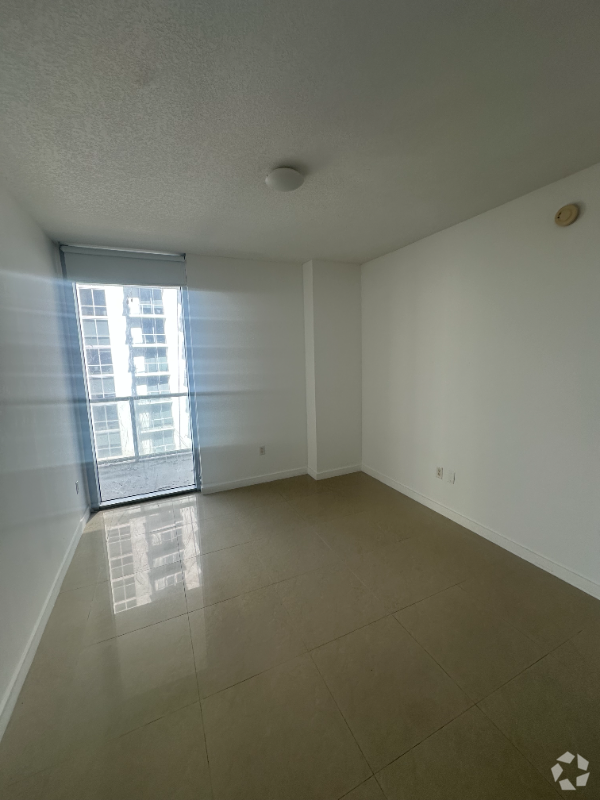 Building Photo - 1050 Brickell Ave