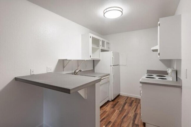 Building Photo - 0 bedroom in Redmond WA 98052
