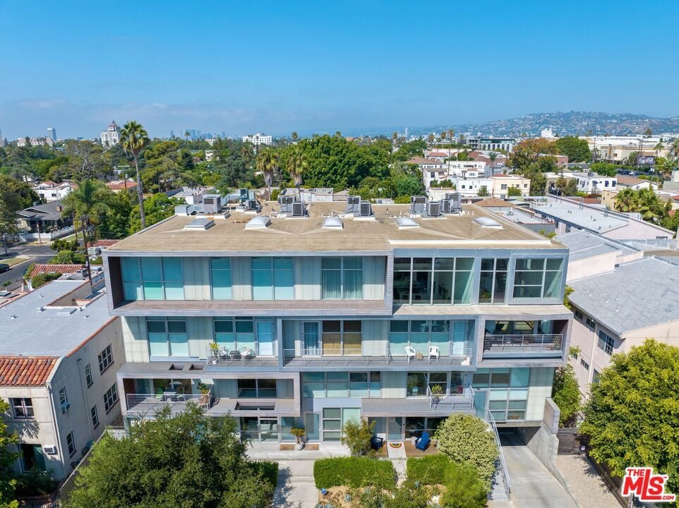 Foto principal - 611 N Bronson Ave