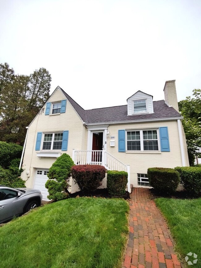 Building Photo - 699 Crystal Dr