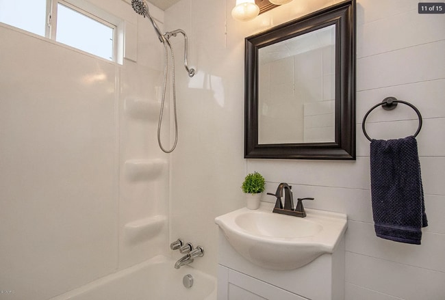 bathroom - 1116 36th St SW