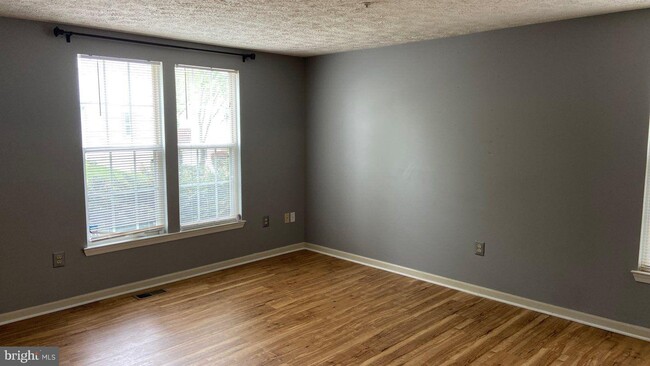 Building Photo - 6064 Laurel Wreath Way