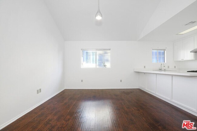 Foto del edificio - 1753 N Kenmore Ave
