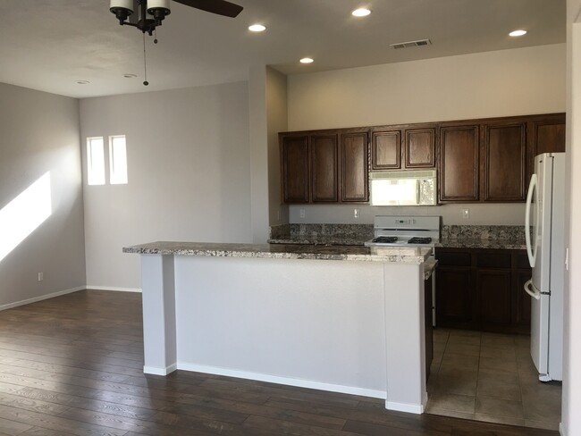 Foto del edificio - Two Bedroom Condo in Scripps Ranch Availab...